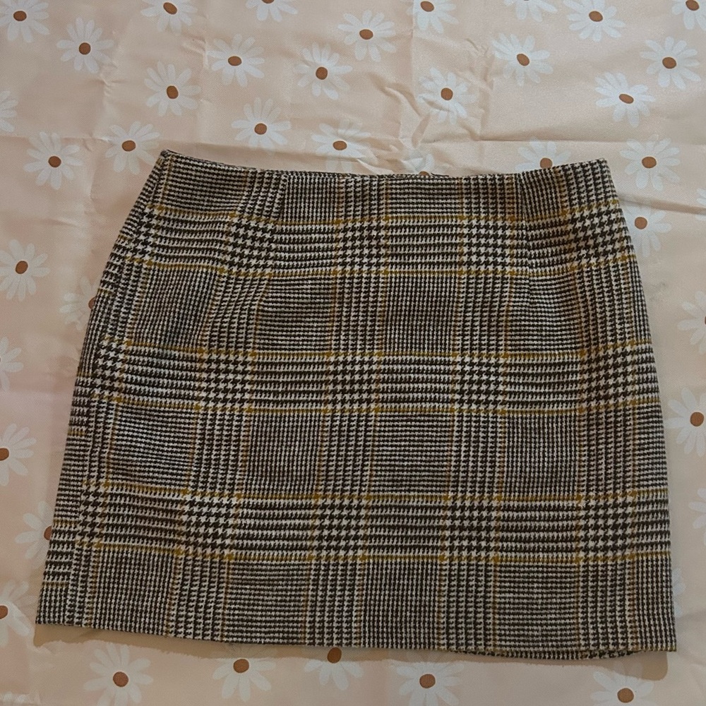 Medium F21 houndstooth skirt